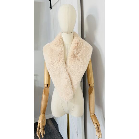Anthropologie Accessories - Anthropologie Nooki London Faux Fur Luxe Long Stole Scarf Cream Ivory